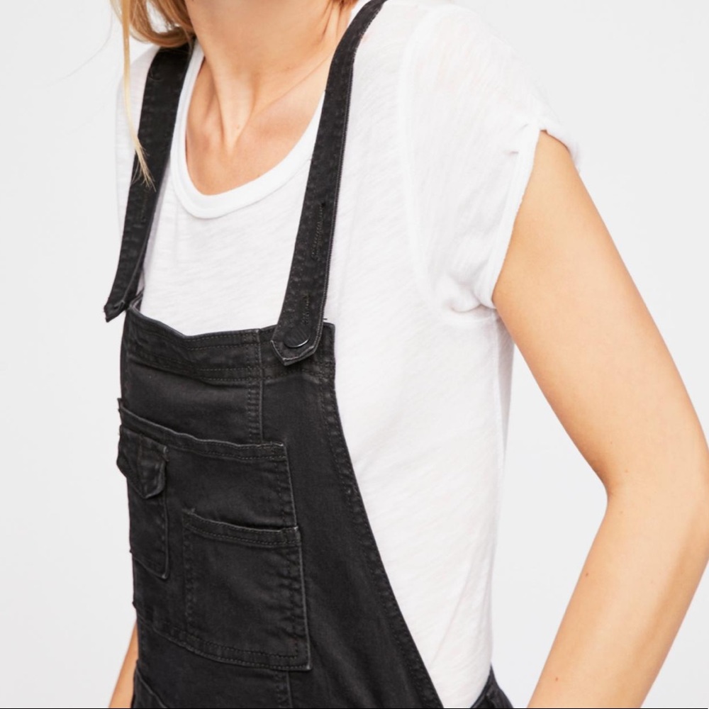 ✨SOLD✨ Free People Washed Black Denim Overalls - 26 - Picture 5 of 8